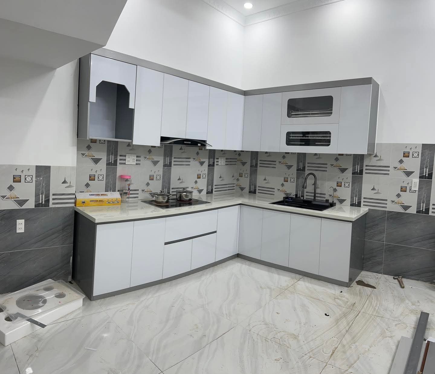 Hoàn Thiện Dự Án Tủ Nhựa Bếp Hiện Đại – Không Gian Gọn Gàng & Tinh Tế